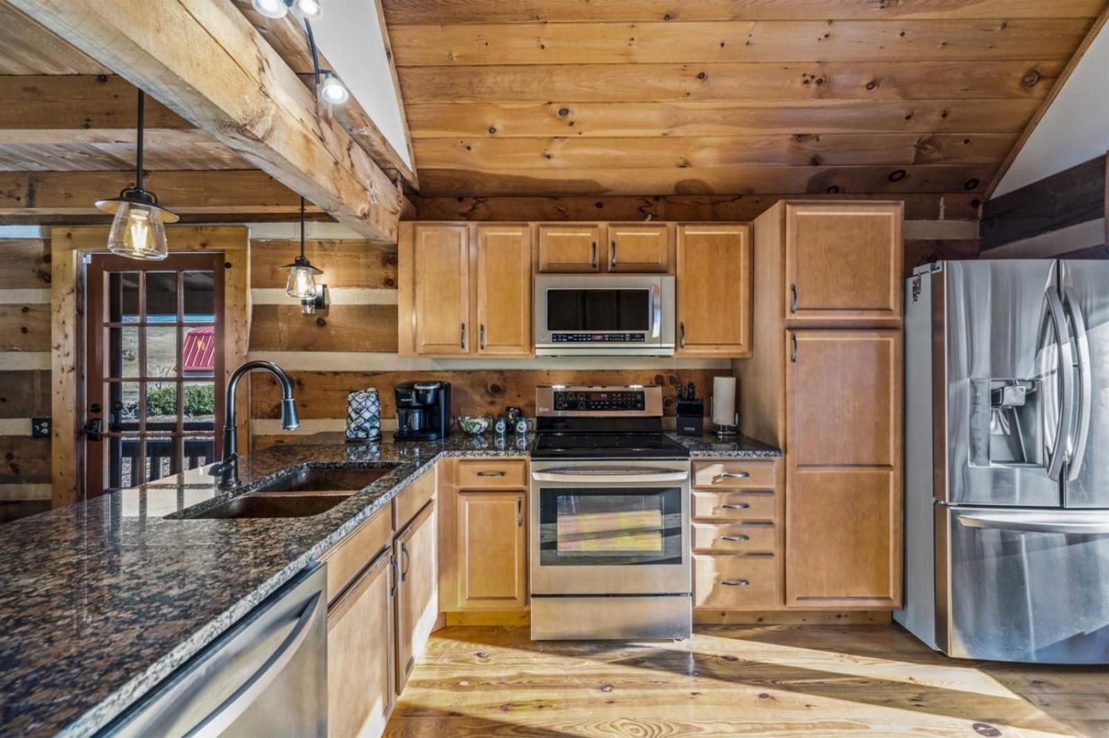 Hidden Star Hideaway-Blackberry Farm-Smoky Mtn Nat Park-Hot Tub- Fire Pit- Fenced Yard- Pet Friendly Walland 外观 照片