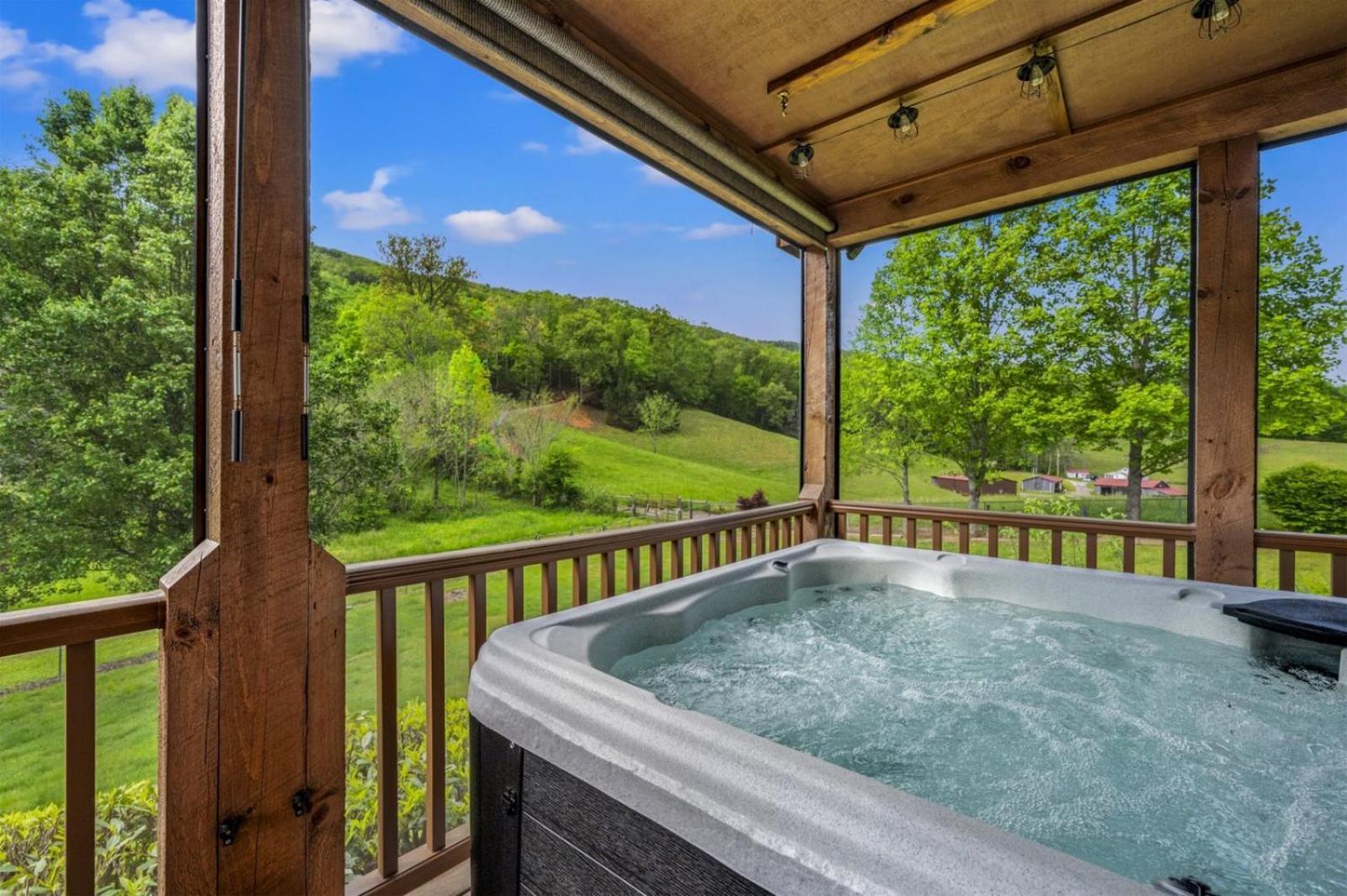 Hidden Star Hideaway-Blackberry Farm-Smoky Mtn Nat Park-Hot Tub- Fire Pit- Fenced Yard- Pet Friendly Walland 外观 照片