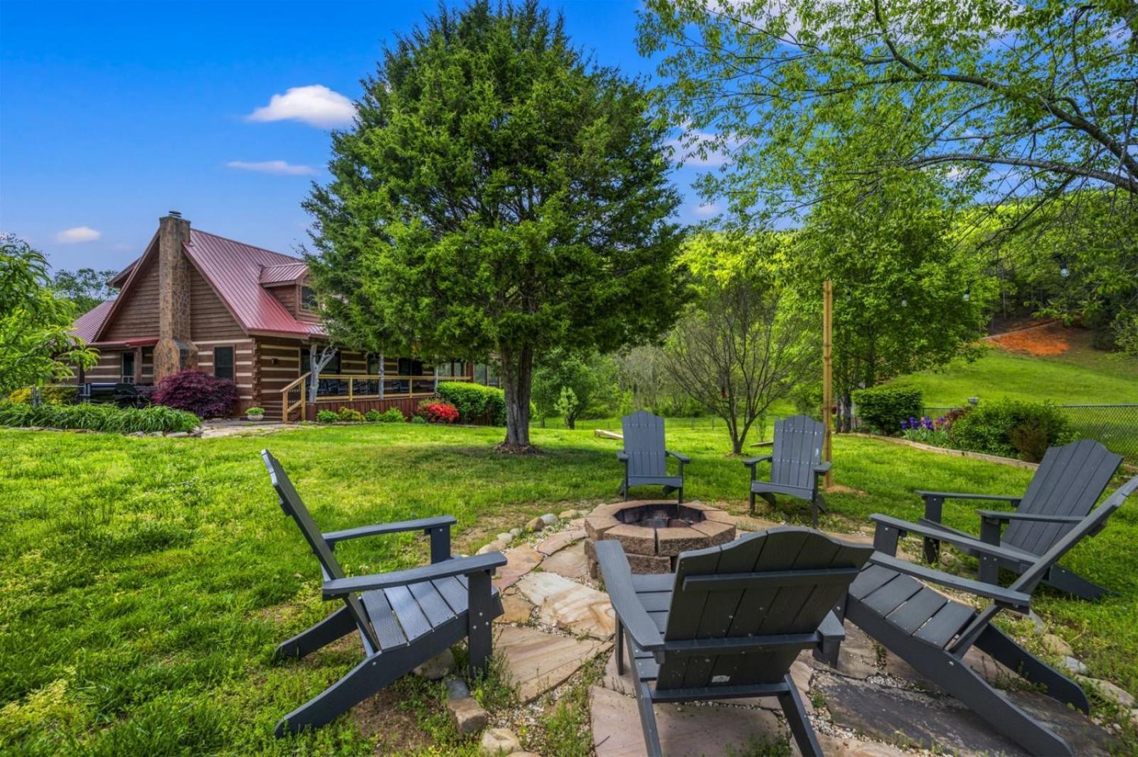 Hidden Star Hideaway-Blackberry Farm-Smoky Mtn Nat Park-Hot Tub- Fire Pit- Fenced Yard- Pet Friendly Walland 外观 照片